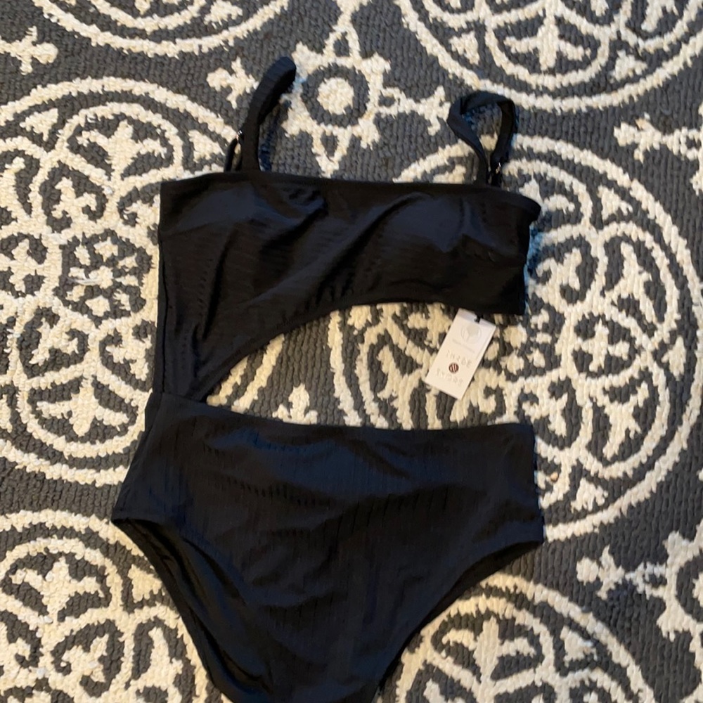 Shade and shore cut out one piece